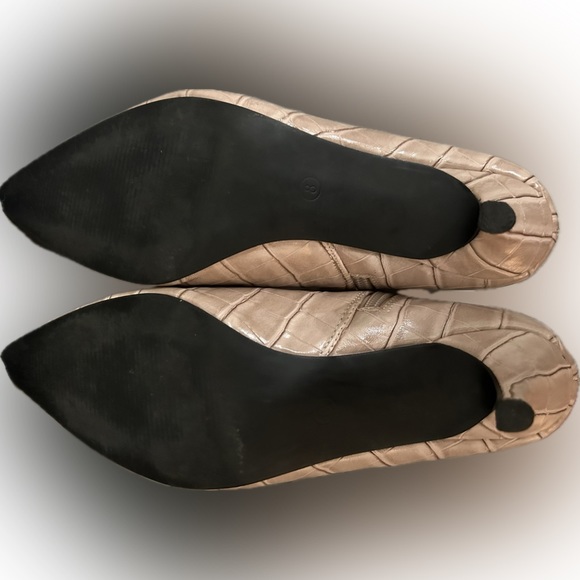 kitten heel ankle boots Size 8 fit like 7.5 Faux Alligator pattern. Light pink - Picture 3 of 8